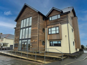 2 Y Bae -Top Floor-2 Bed - Lift and Pet friendly